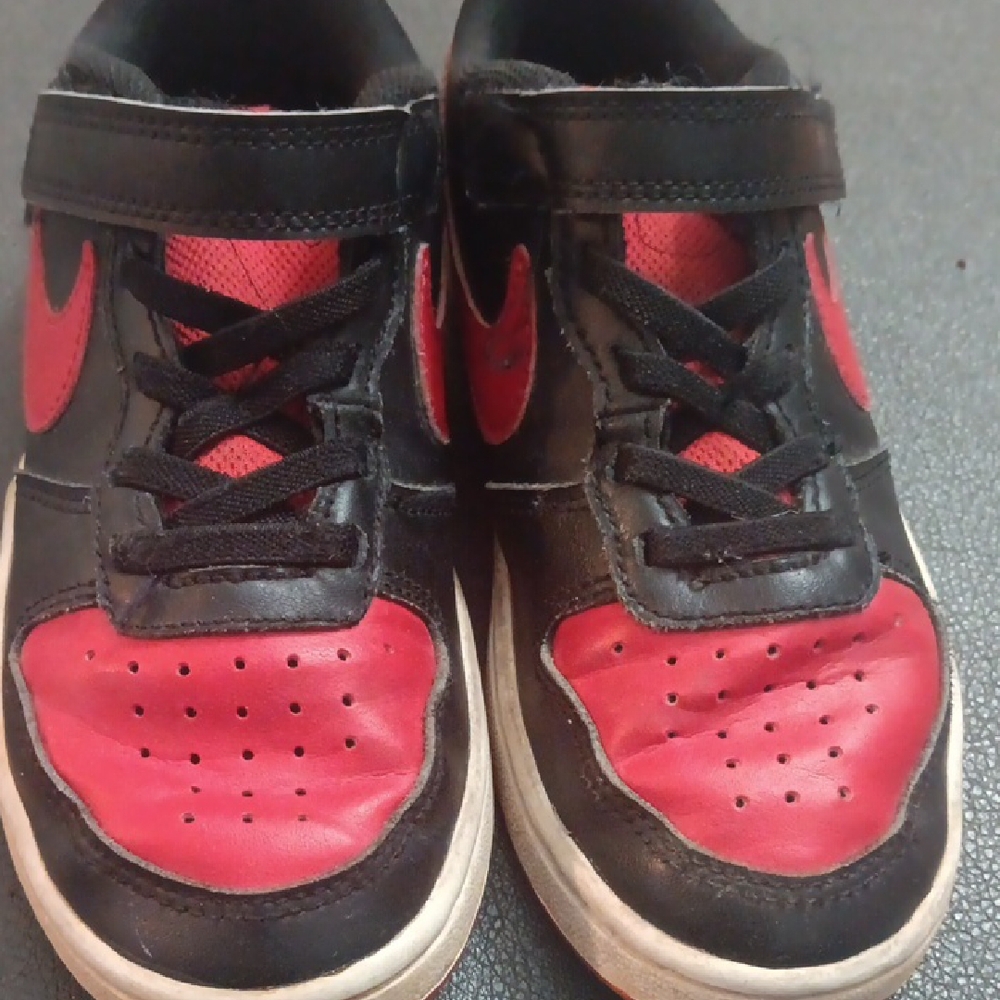 Nike Black and Red Retro Basketball Sneakers